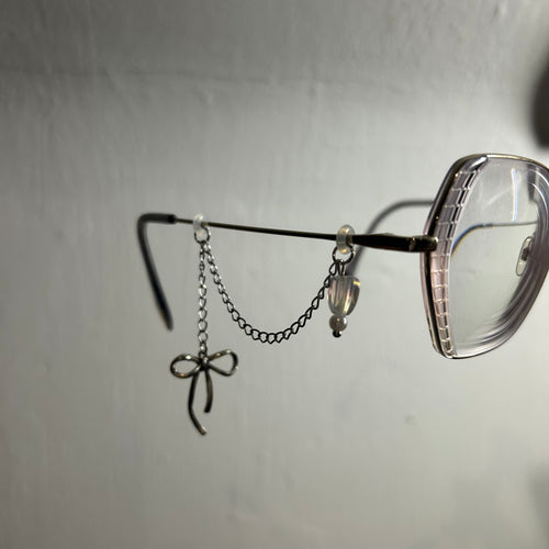 bow chain glasses charm