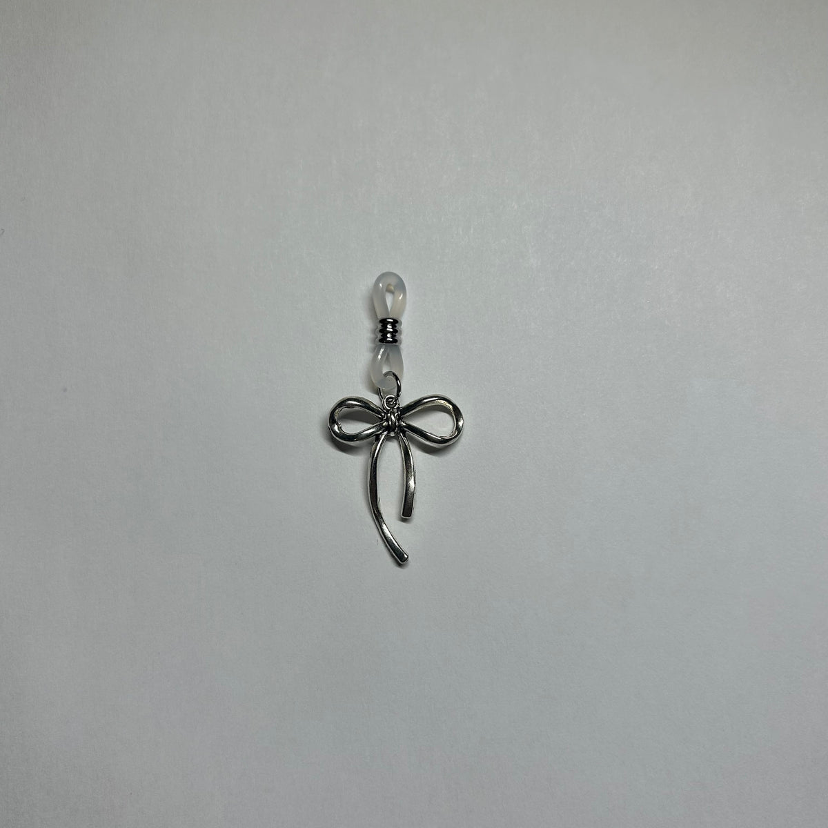 bow glasses charm